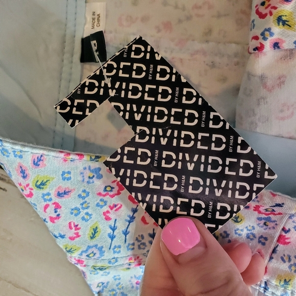 NWT Divided by H&M Light Blue Floral Front Zip Mini Skirt size 10 - Picture 4 of 15